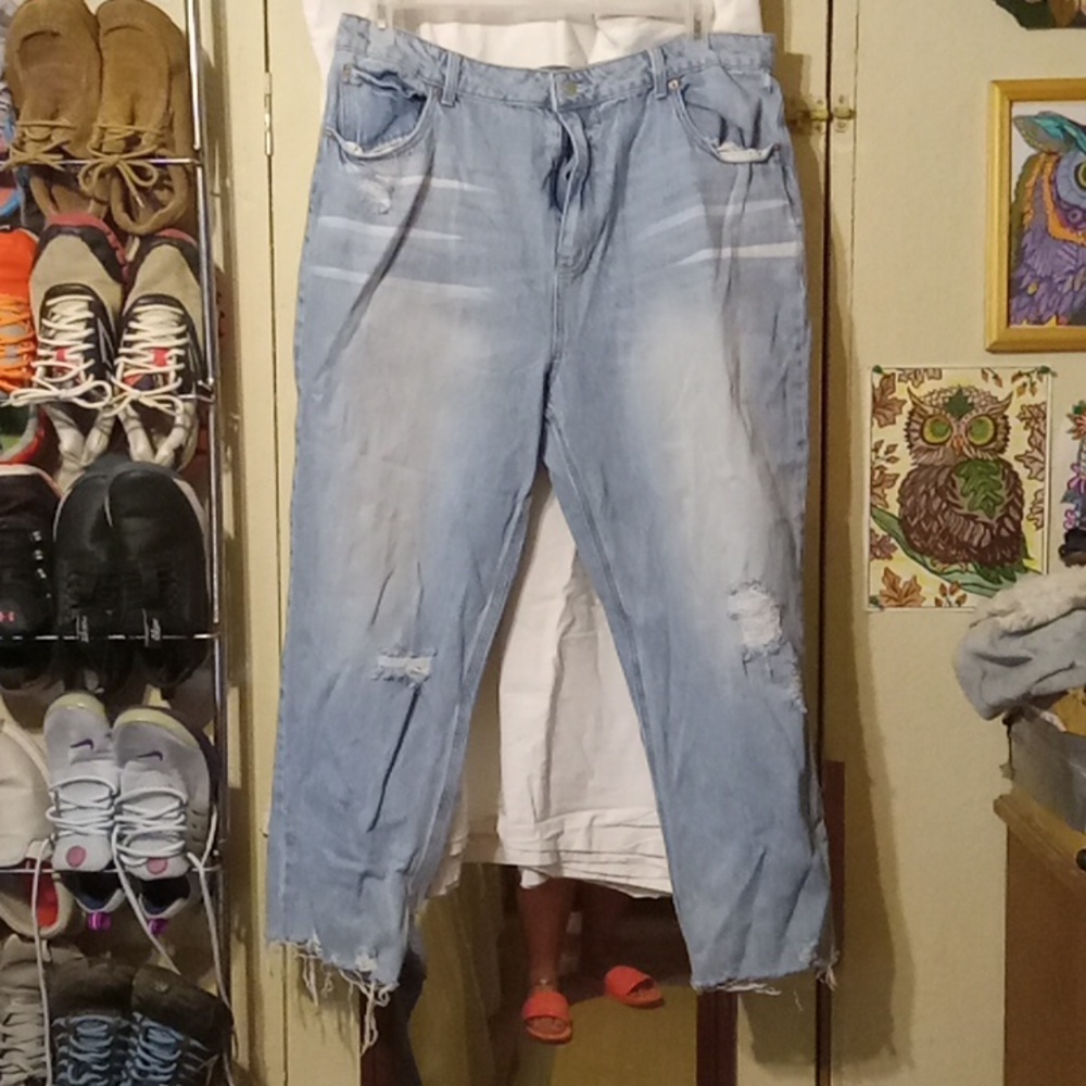 Distressed no boundary jeans women's size 21